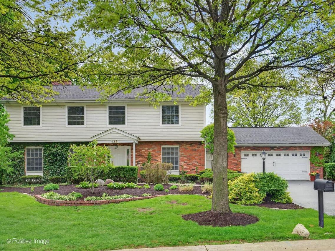 138 Surrey Ln., Burr Ridge, IL 60527