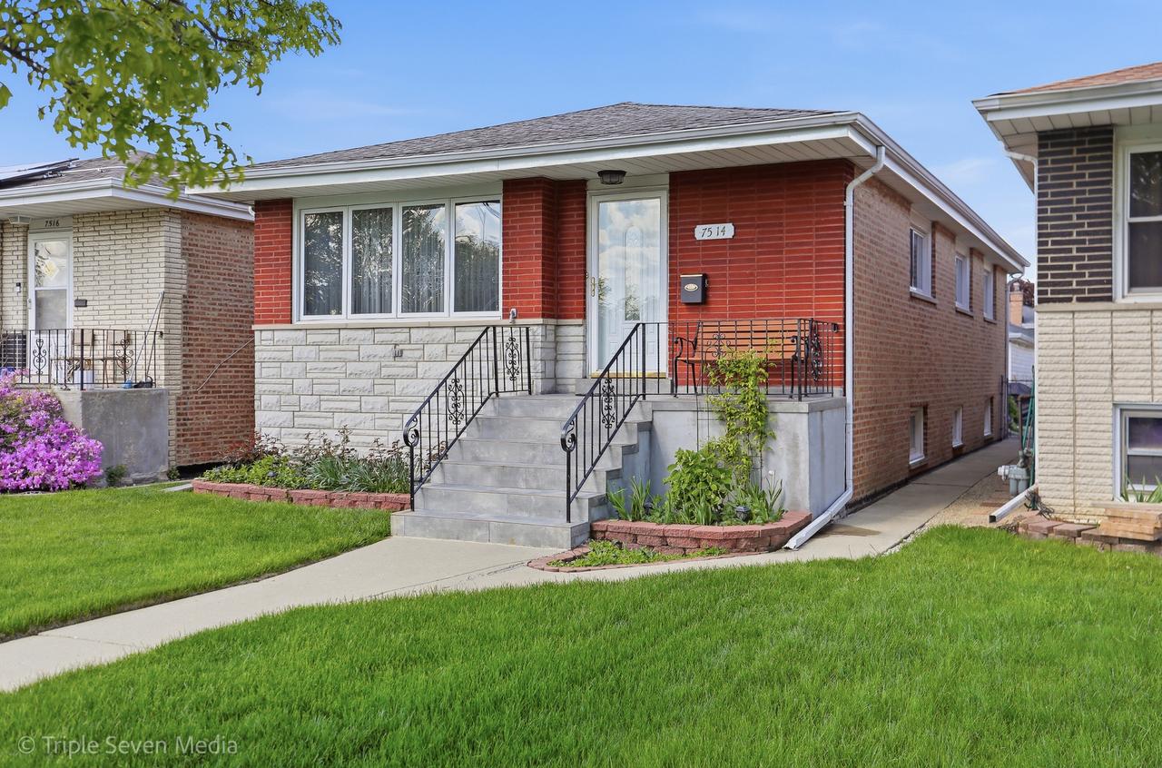 7514 Lockwood Ave., Burbank, IL 60459