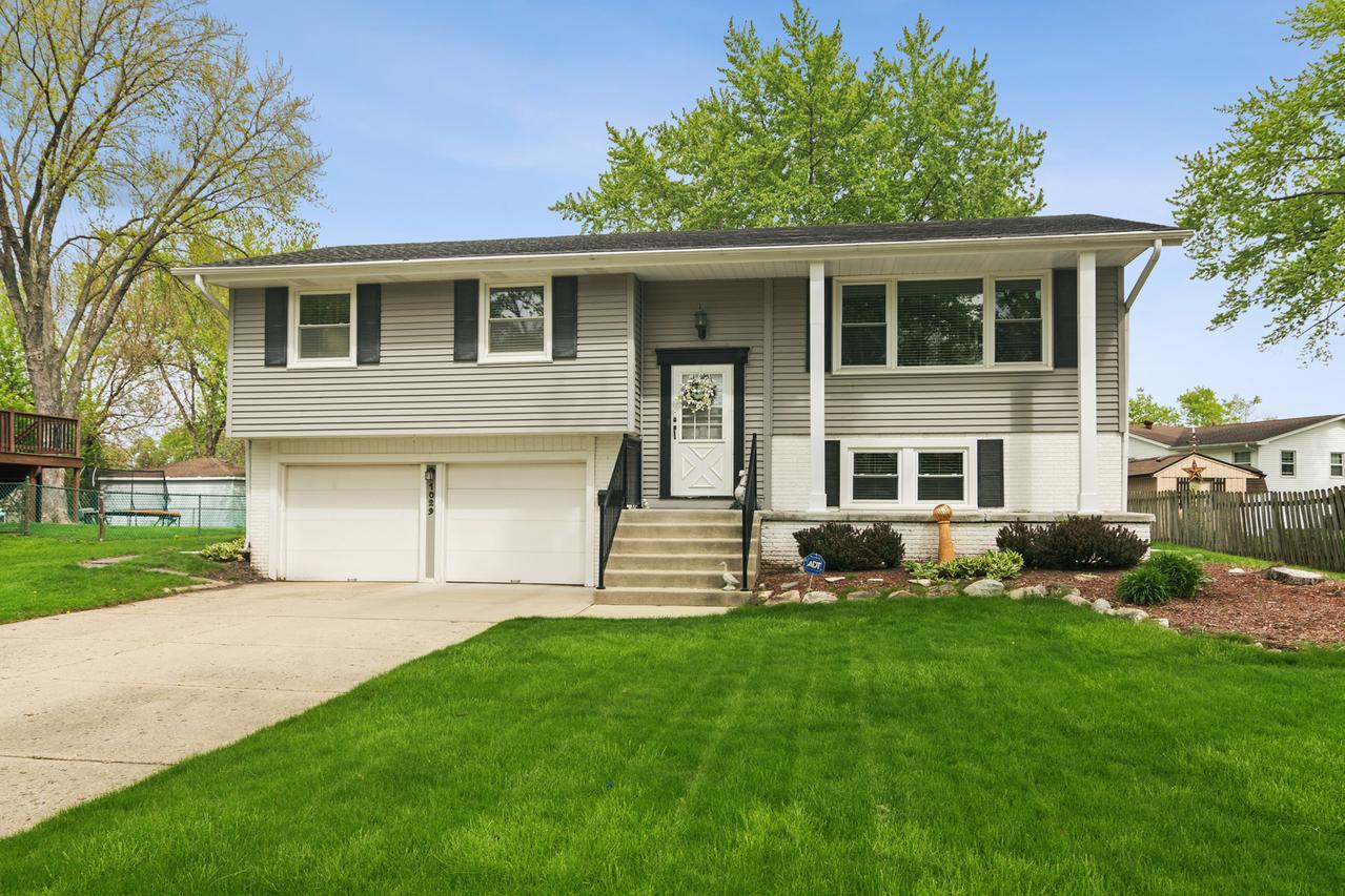 1029 Webster Ln., Schaumburg, IL 60193