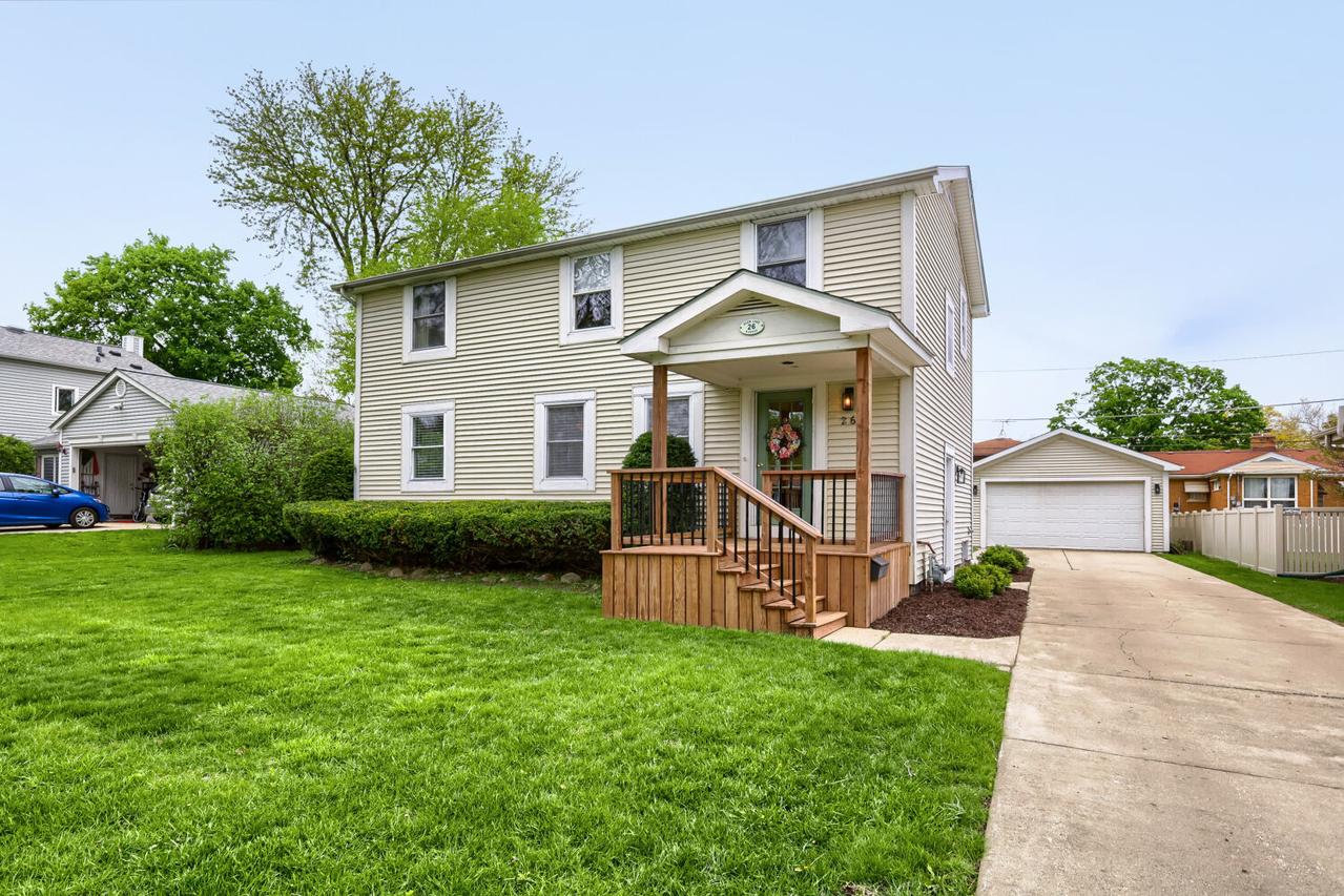 26 W Glenlake Ave., Roselle, IL 60172