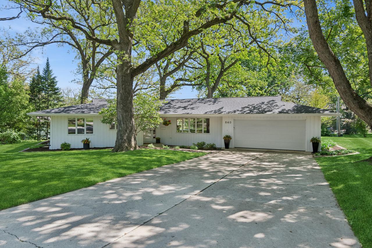 840 Hawthorne Dr., Naperville, IL 60540