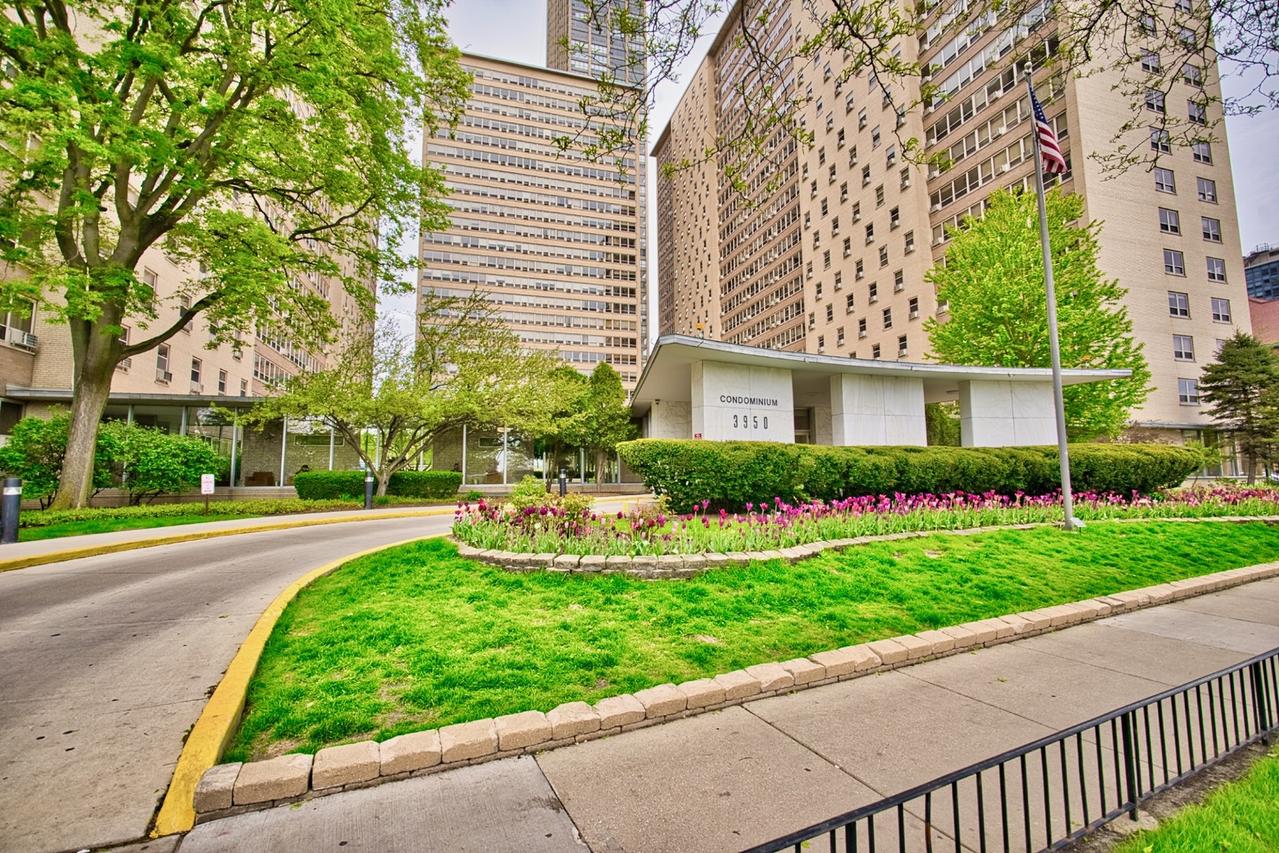 3950 N Lake Shore Dr. #1423D, Chicago, IL 60613