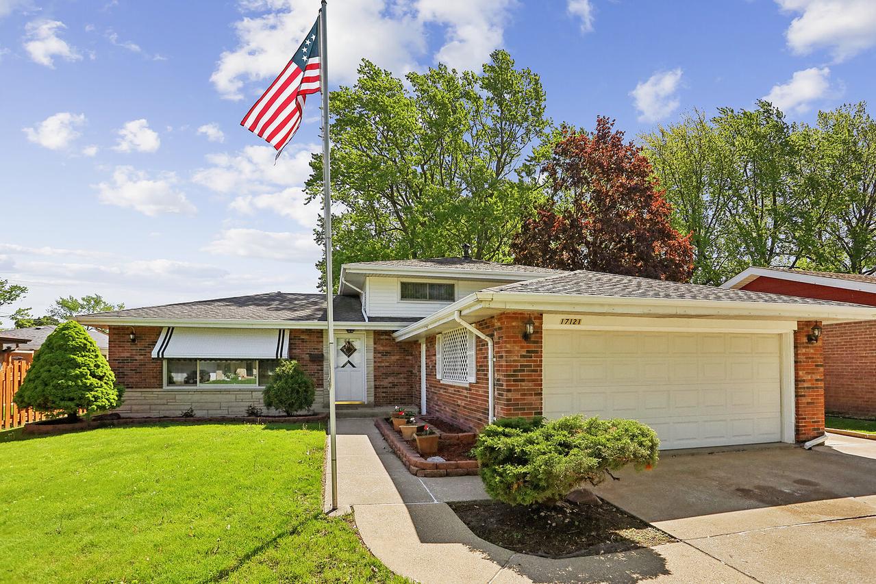 17121 Ingleside Ave., South Holland, IL 60473
