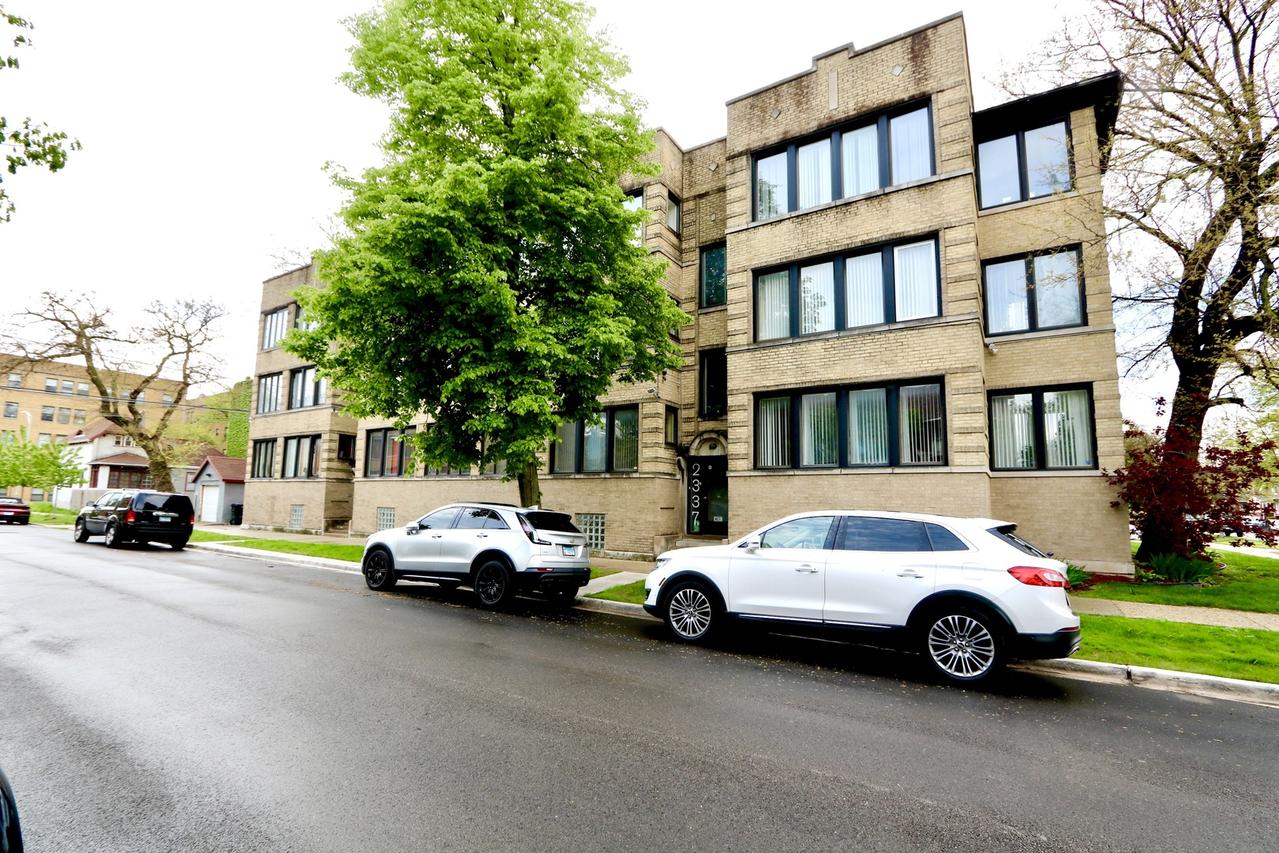 2339 E 72nd St. #1, Chicago, IL 60649