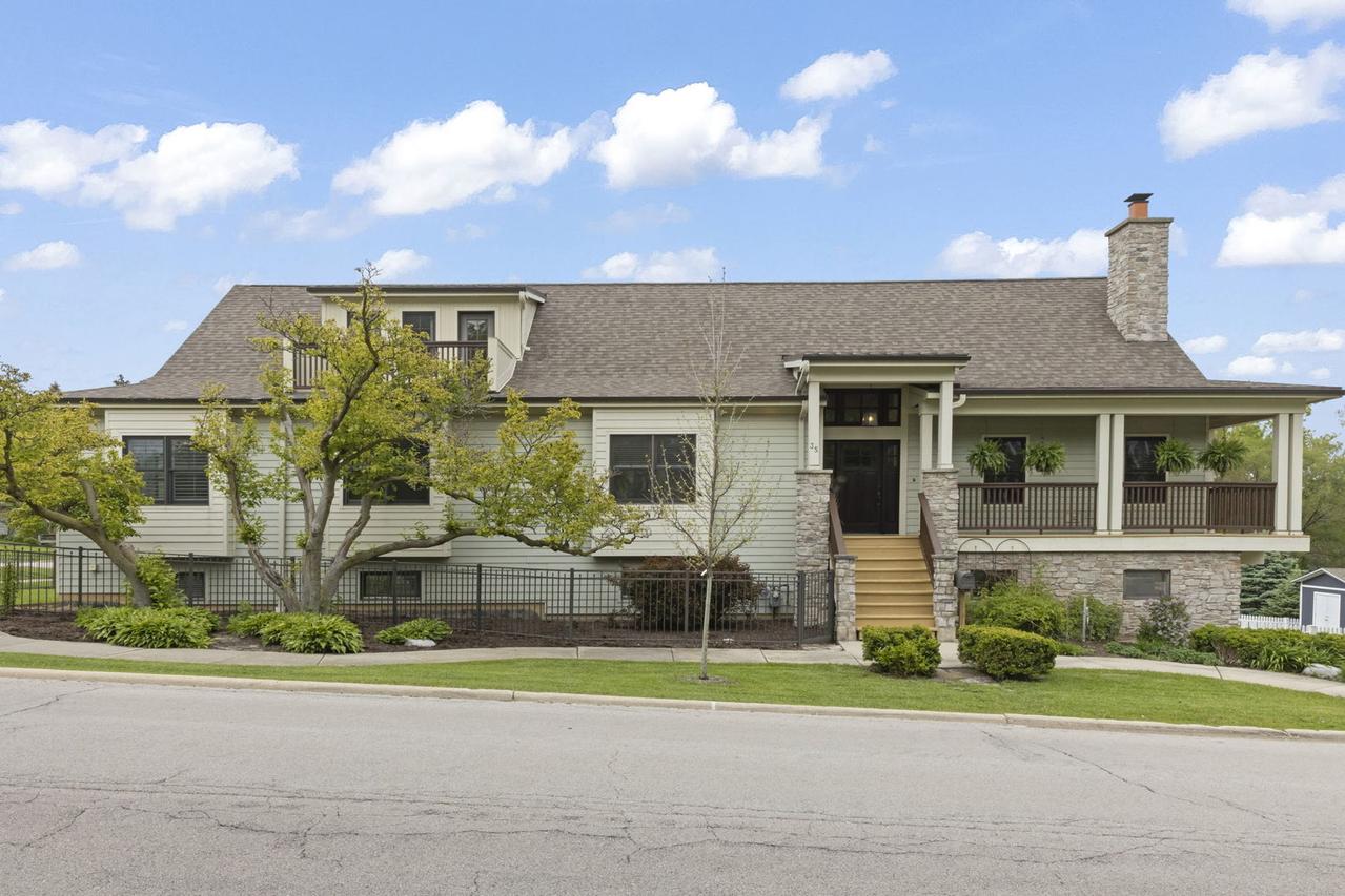 35 S Wilmette Ave., Westmont, IL 60559