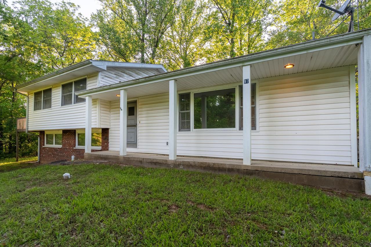 97 New Campfire Rd., Carbondale, IL 62903