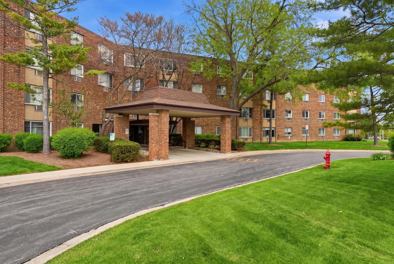 1500 Robin Cir. #205, Hoffman Estates, IL 60169