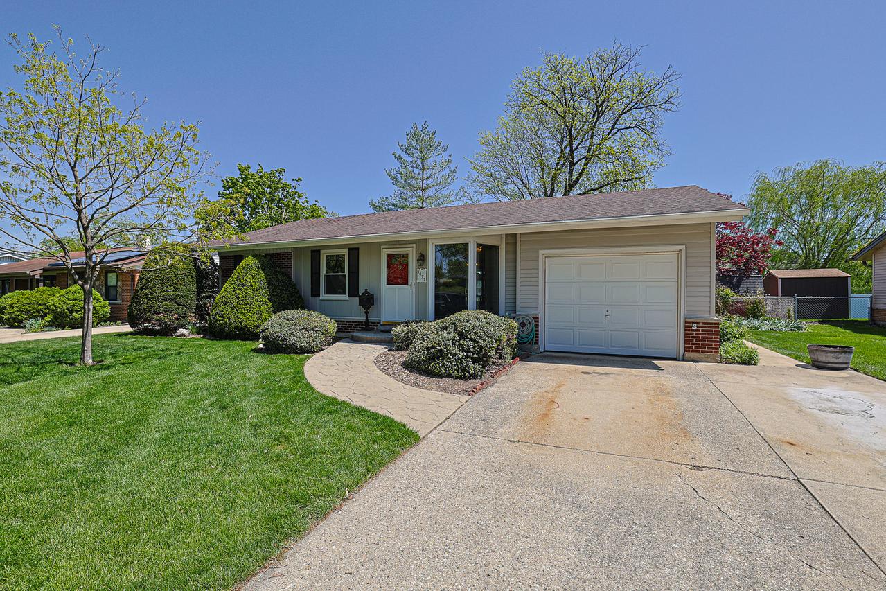 1057 Cedar Ln., Elk Grove Village, IL 60007