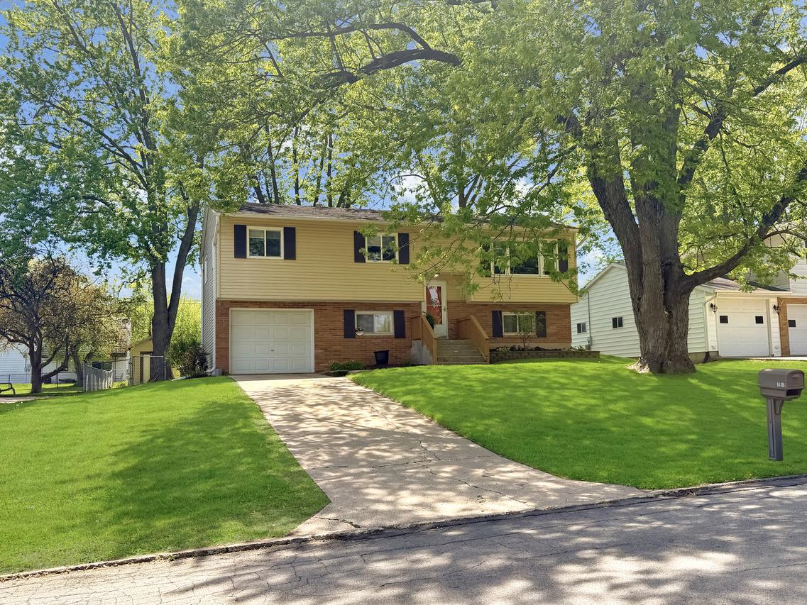 1939 Revere St., Freeport, IL 61032