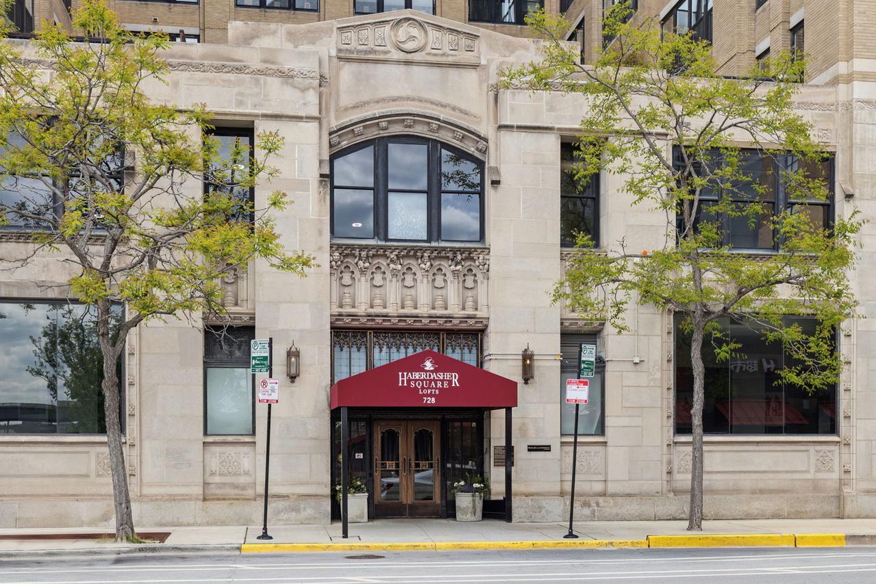 728 W Jackson Blvd. #302, Chicago, IL 60661