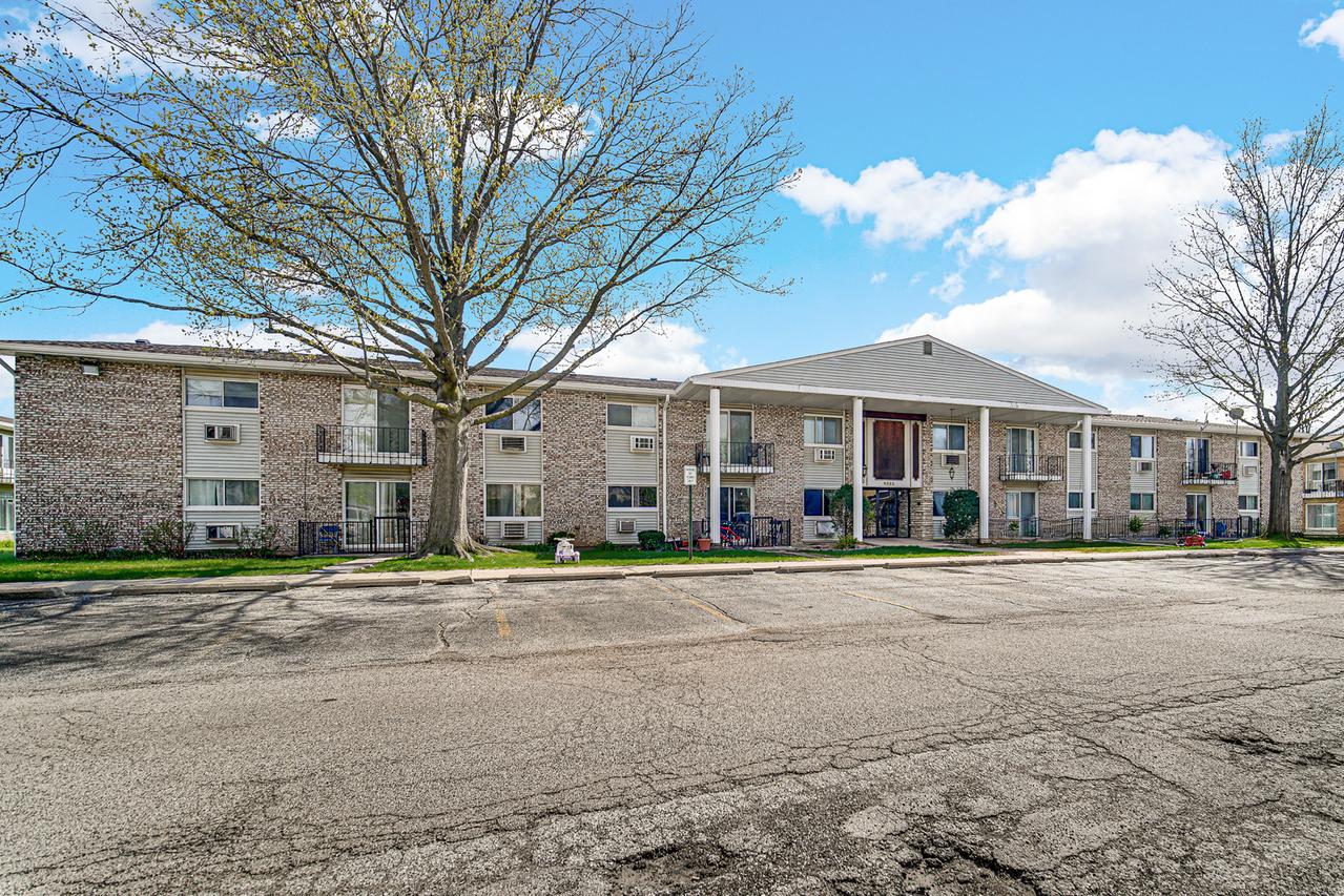 9351 Ladybird Ln. #1D, Des Plaines, IL 60016