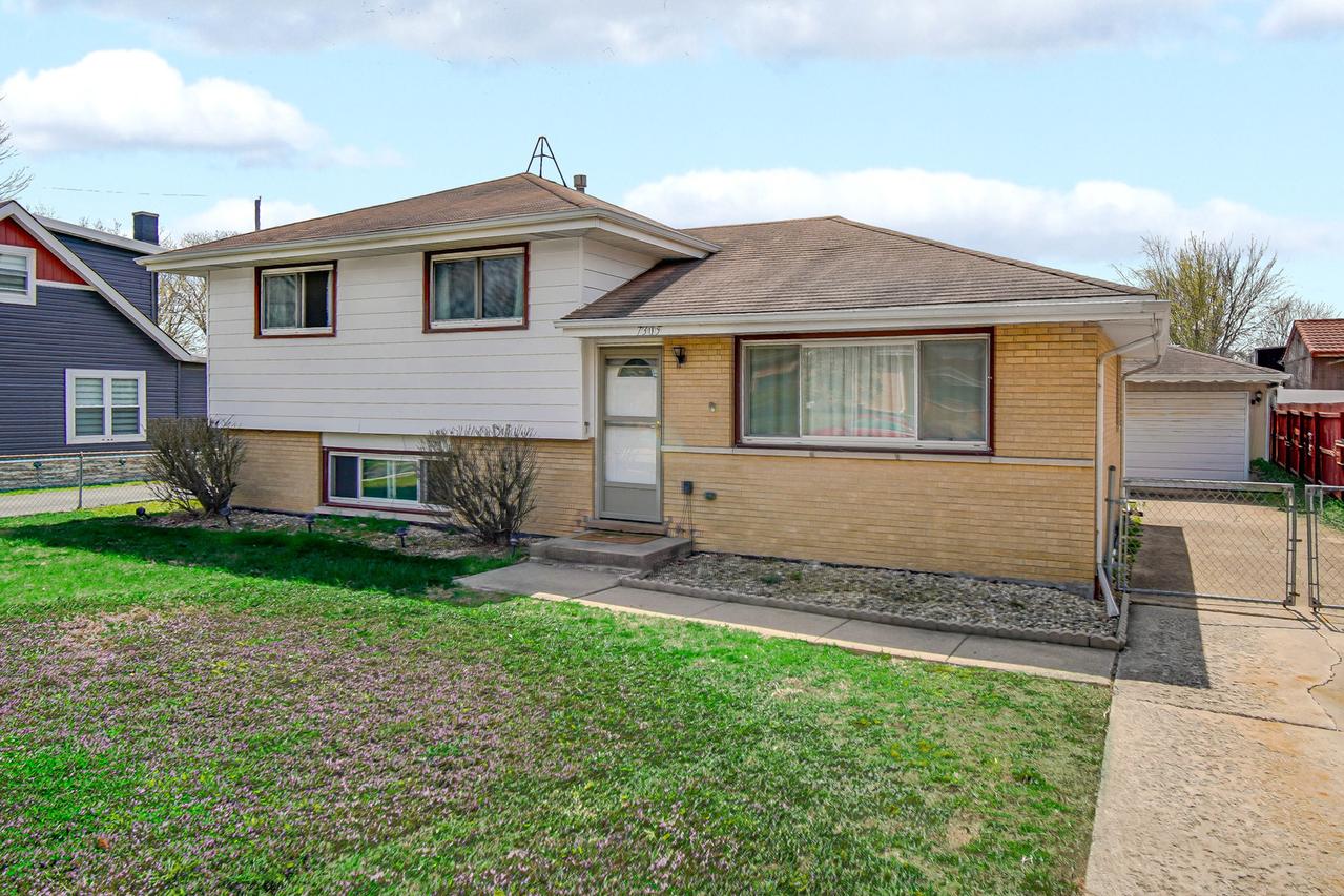 7305 W 75th St., Bridgeview, IL 60455