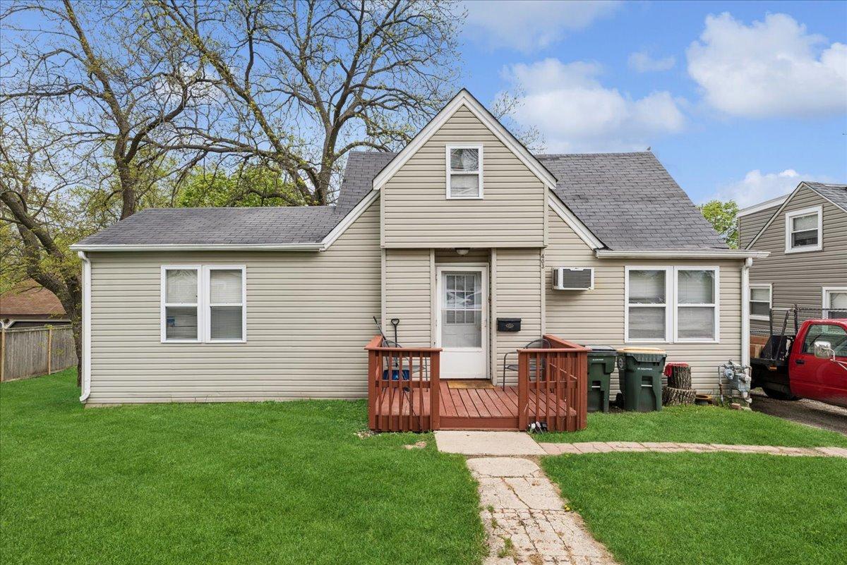 403 Highmoor Dr., Round Lake Park, IL 60073