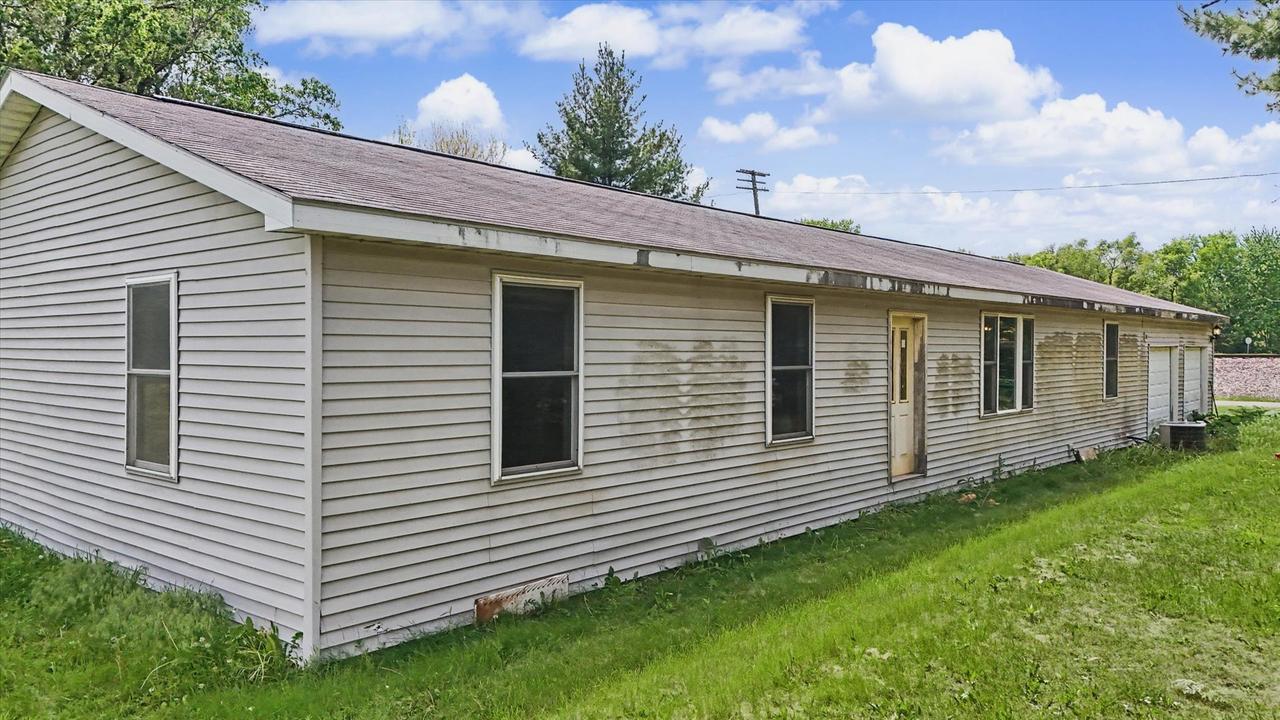 2183 Railroad St., Lodge, IL 61856