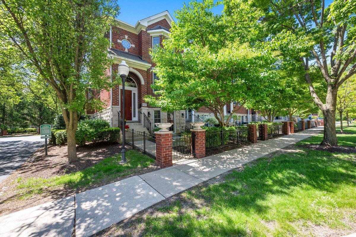 1127 Gilbert Ave., Downers Grove, IL 60515