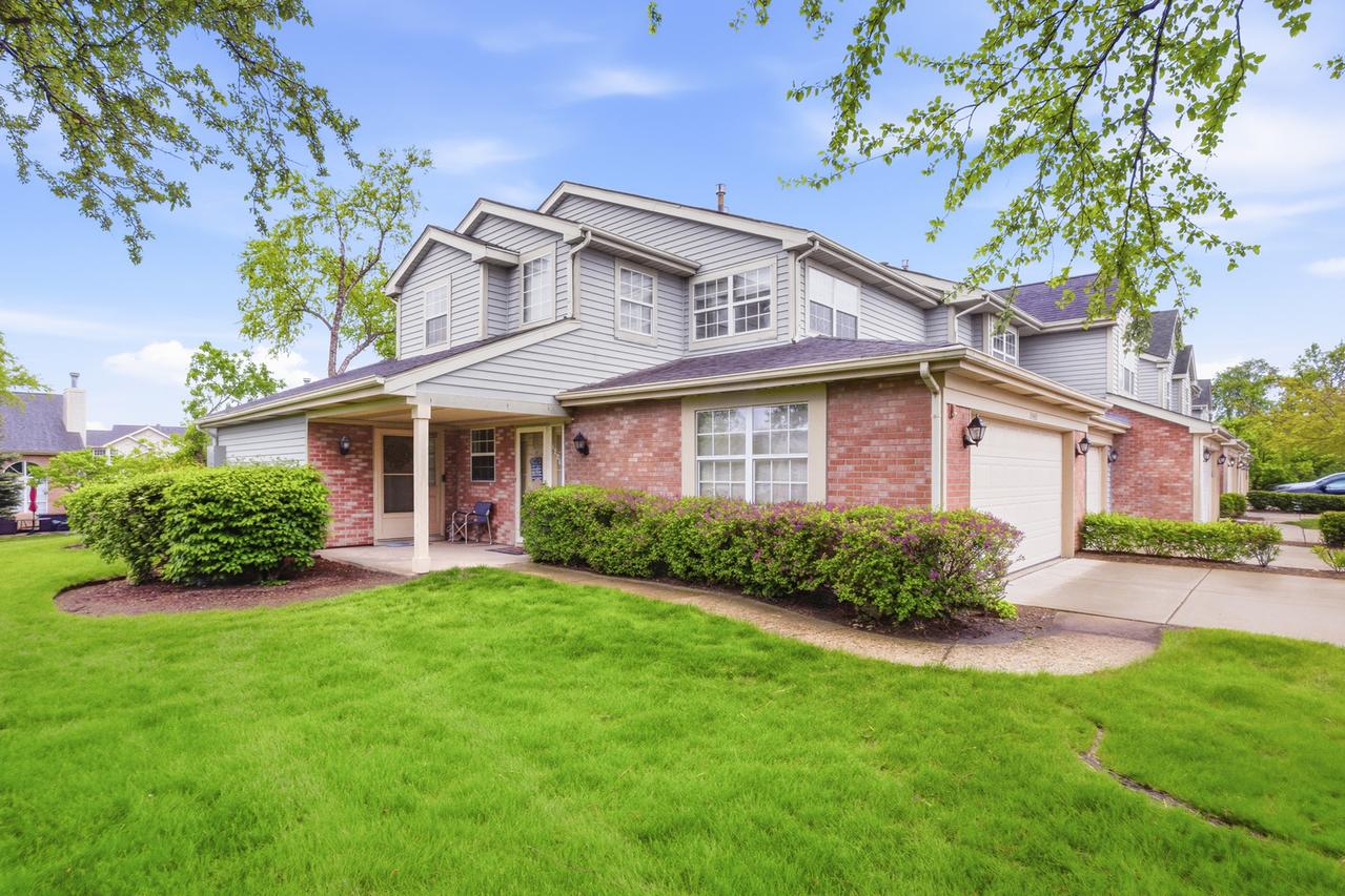 1441 Greens Ct. #B, Glendale Heights, IL 60139