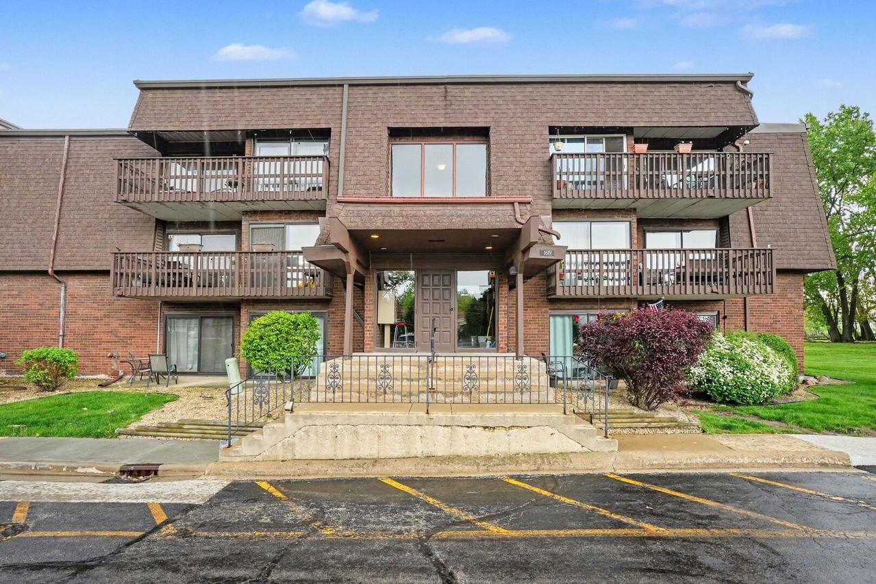 1619 Richmond Cir. #205, Joliet, IL 60435
