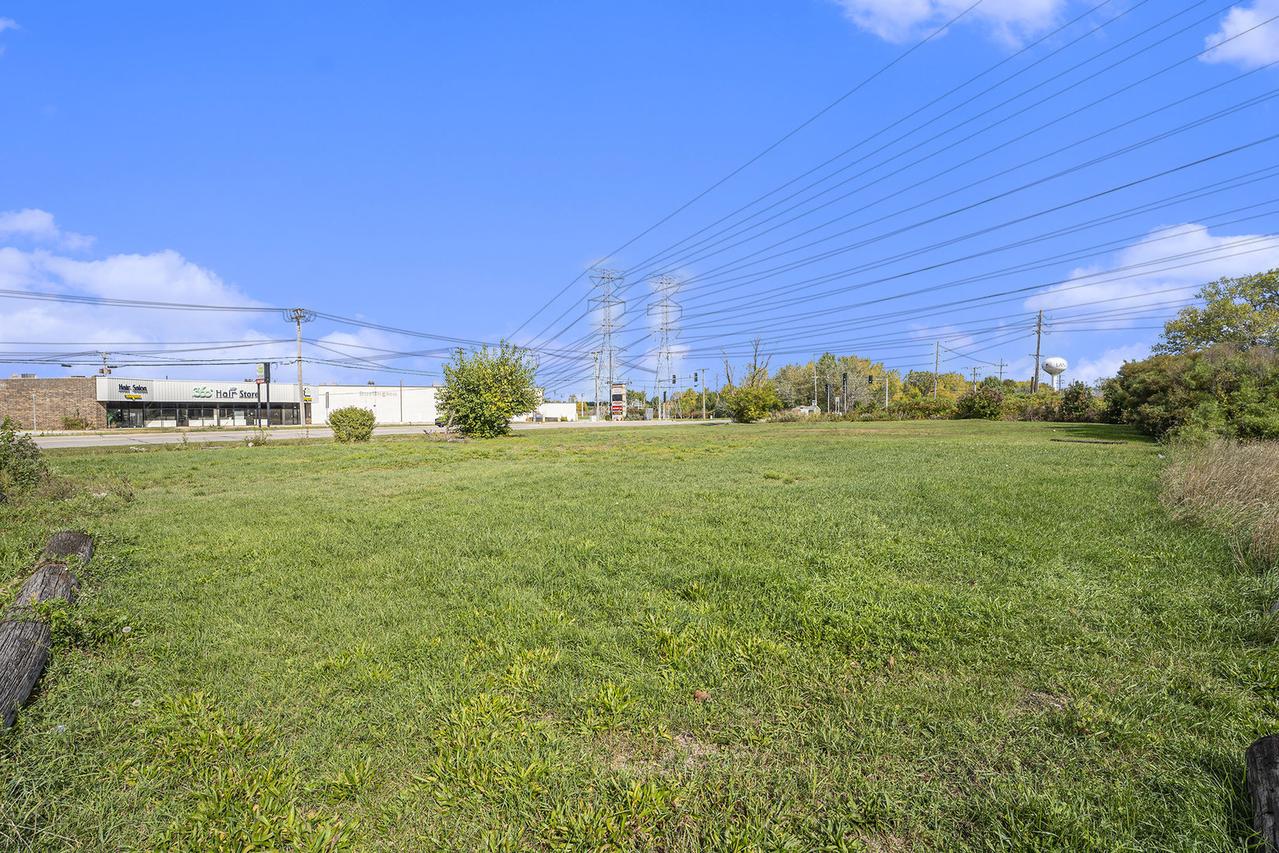 17001 Glen Oak Ave., Lansing, IL 60438
