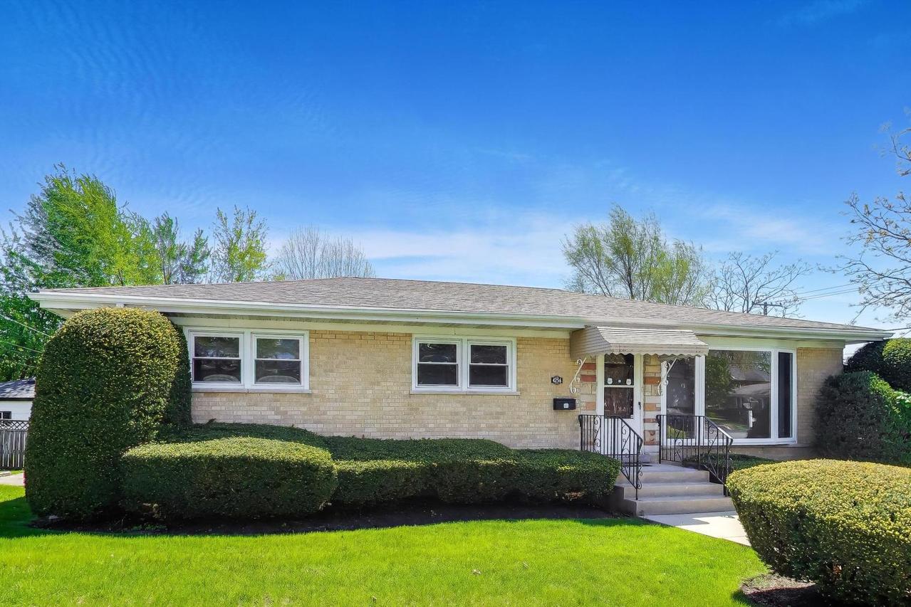 4256 Golf Rd., Skokie, IL 60076