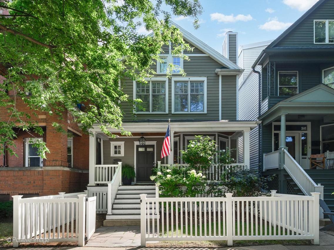 3653 N Bosworth Ave., Chicago, IL 60613