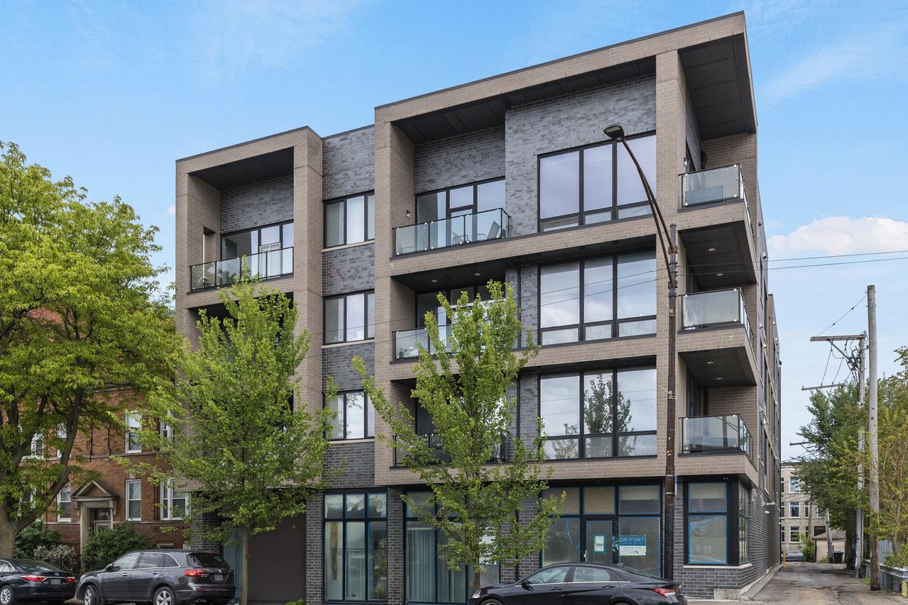 2423 W Fullerton Ave. #3A, Chicago, IL 60647