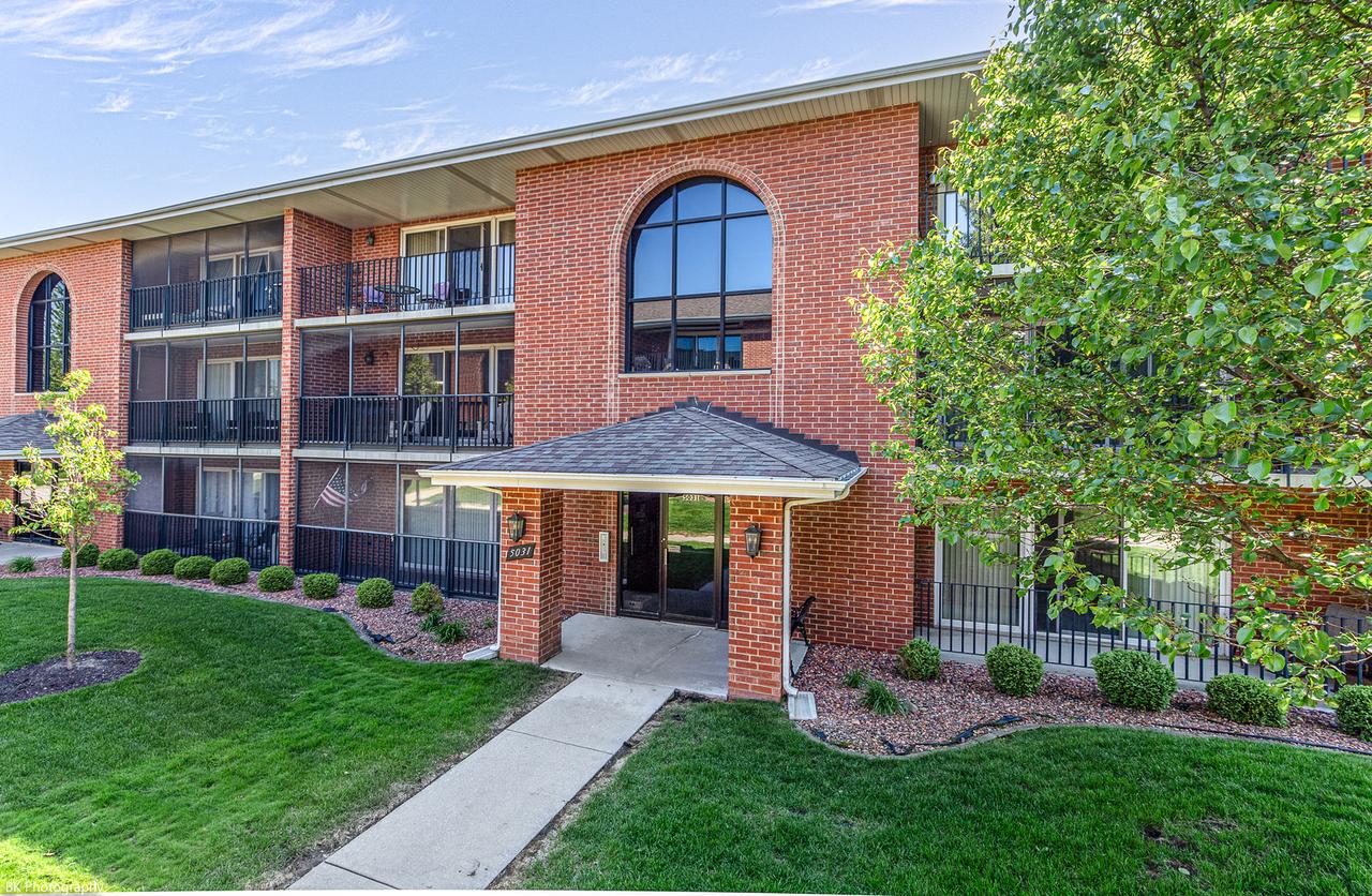 5031 Circle Dr. #207, Crestwood, IL 60418