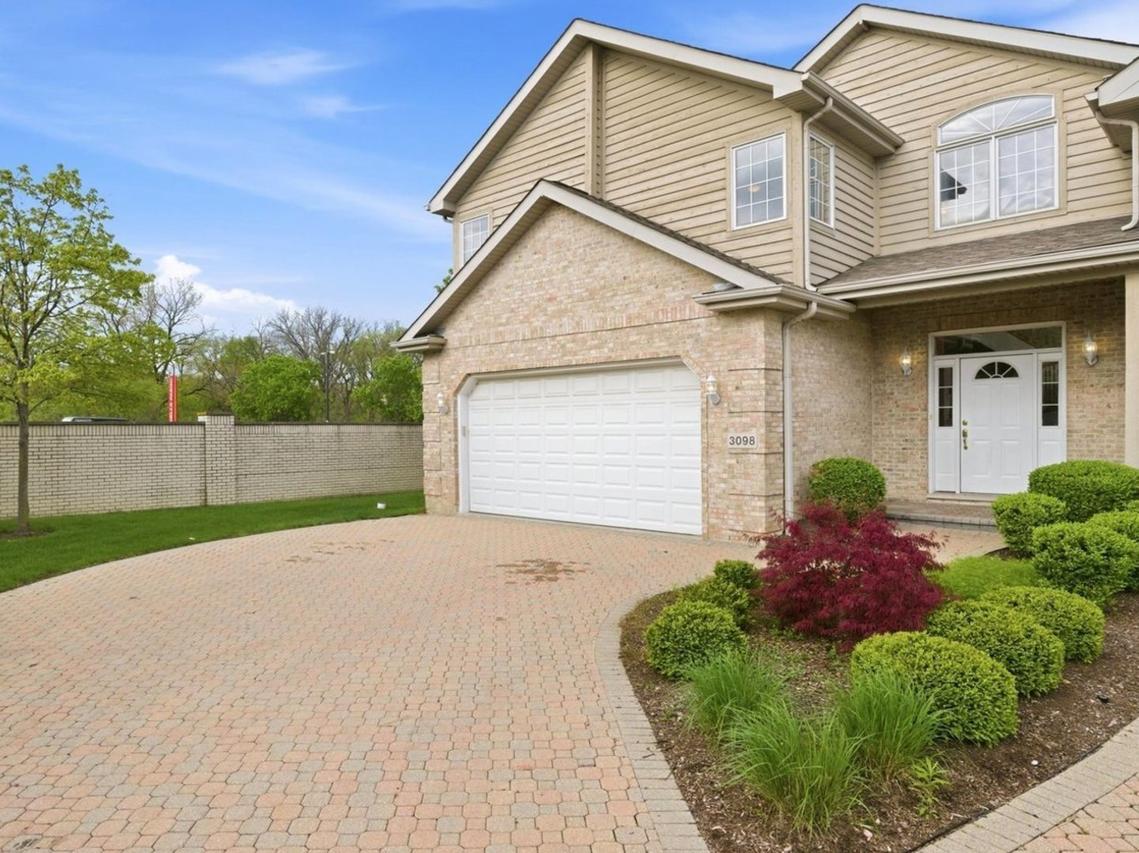 3098 Rosebrook Cir., Westchester, IL 60154