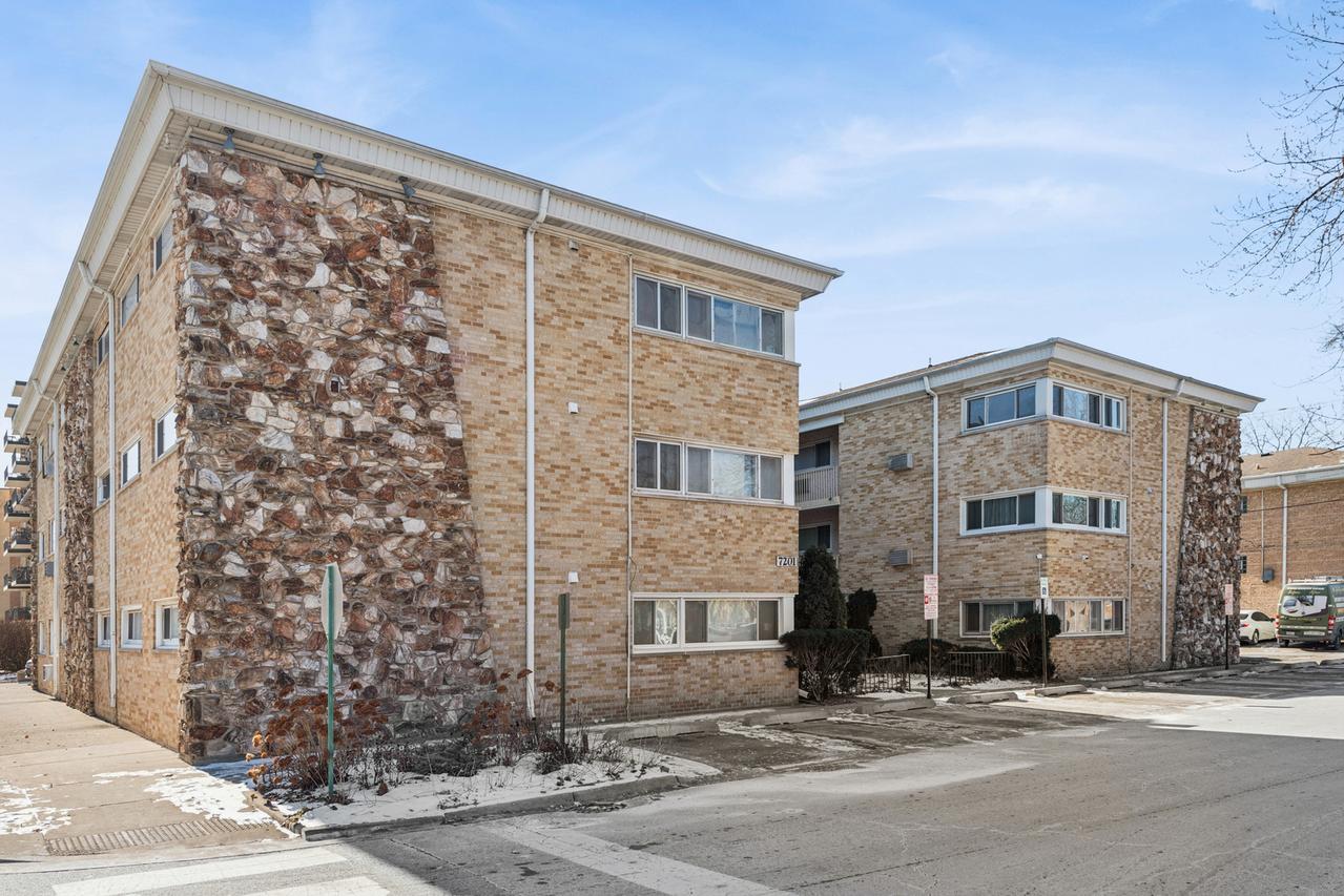 7201 W Wellington Ave. #D-1, Elmwood Park, IL 60707