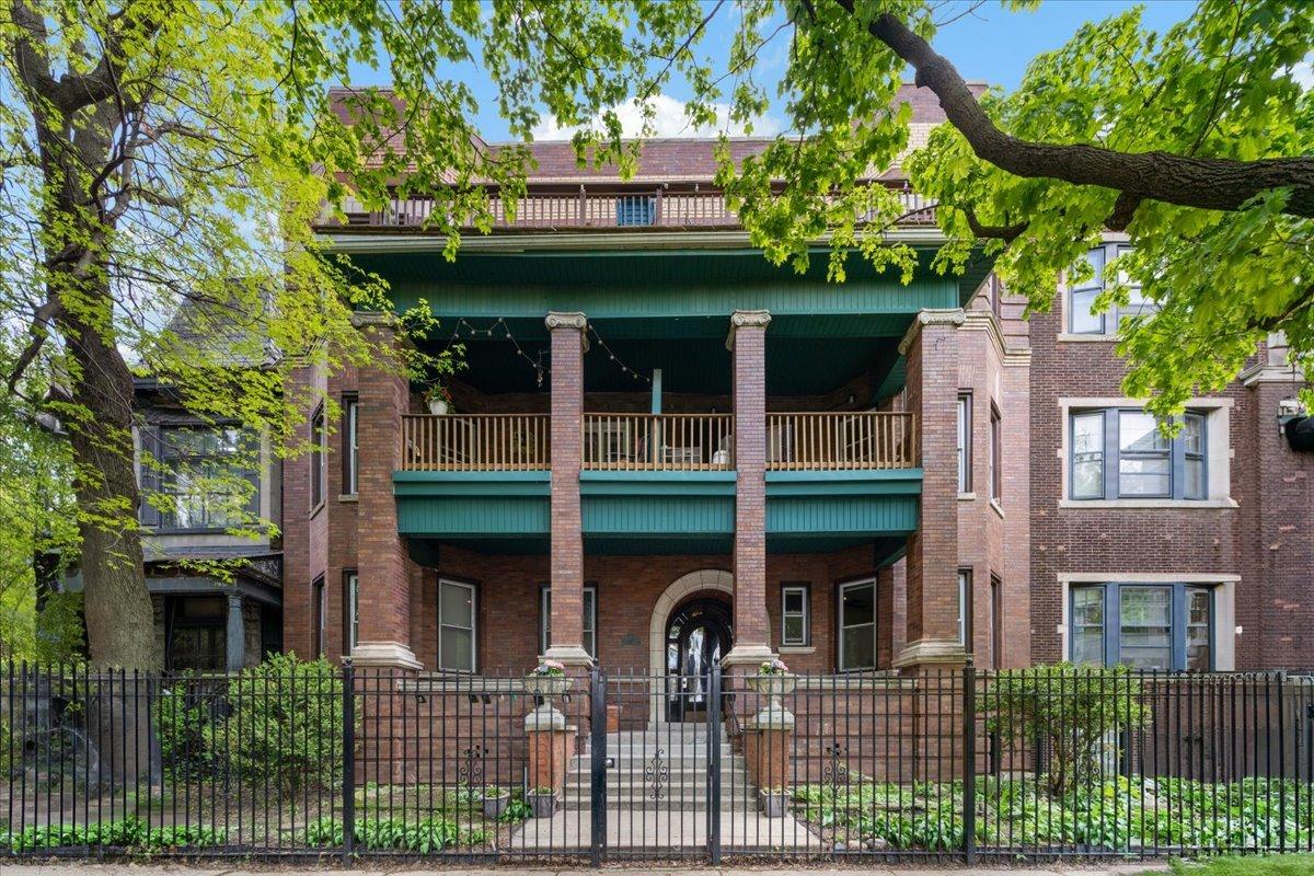 839 W Lakeside Pl. #1W, Chicago, IL 60640
