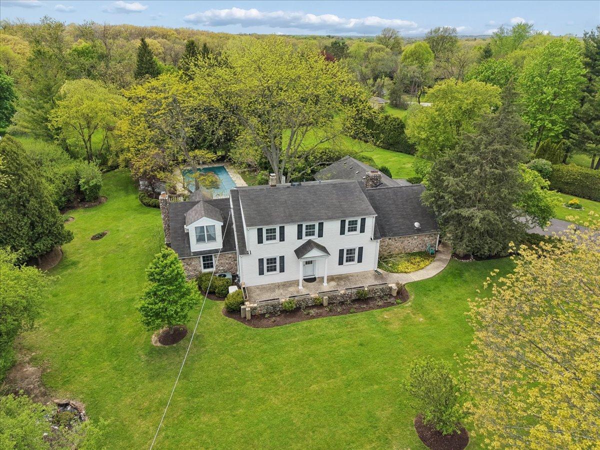 44 W Indian Trail Rd., Barrington, IL 60010