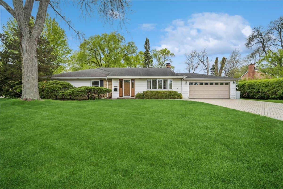 1112 Whitfield Rd., Northbrook, IL 60062