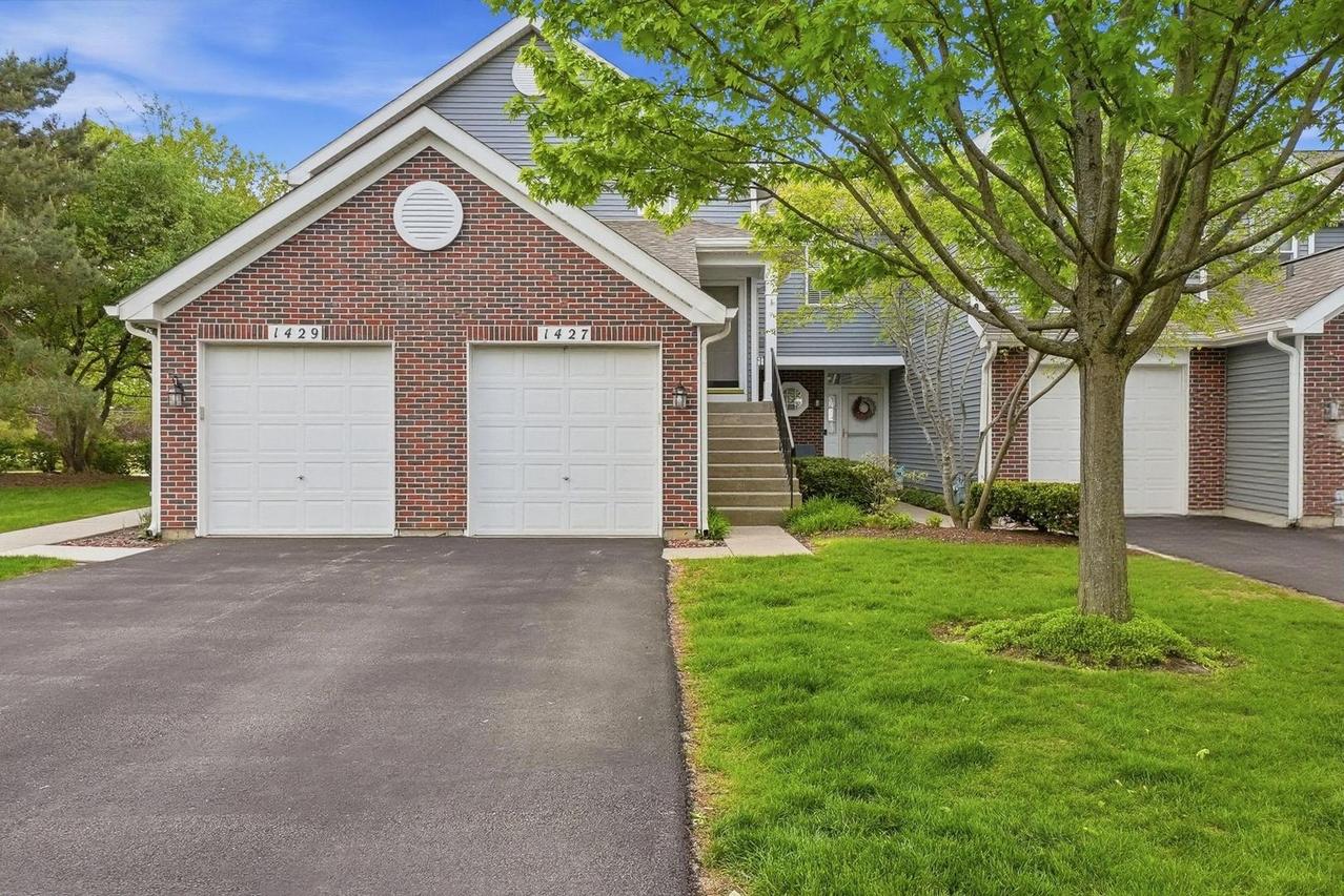 1427 Shawford Way #9-2, Elgin, IL 60120