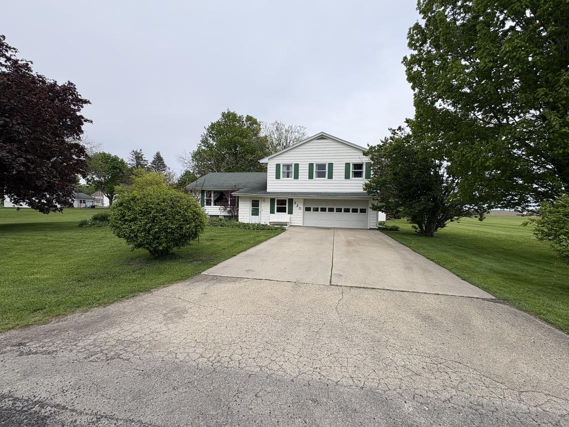 320 S Main St., Creston, IL 60113