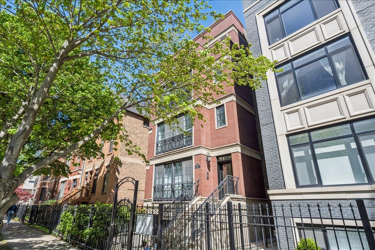 920 W Barry Ave. #4, Chicago, IL 60657