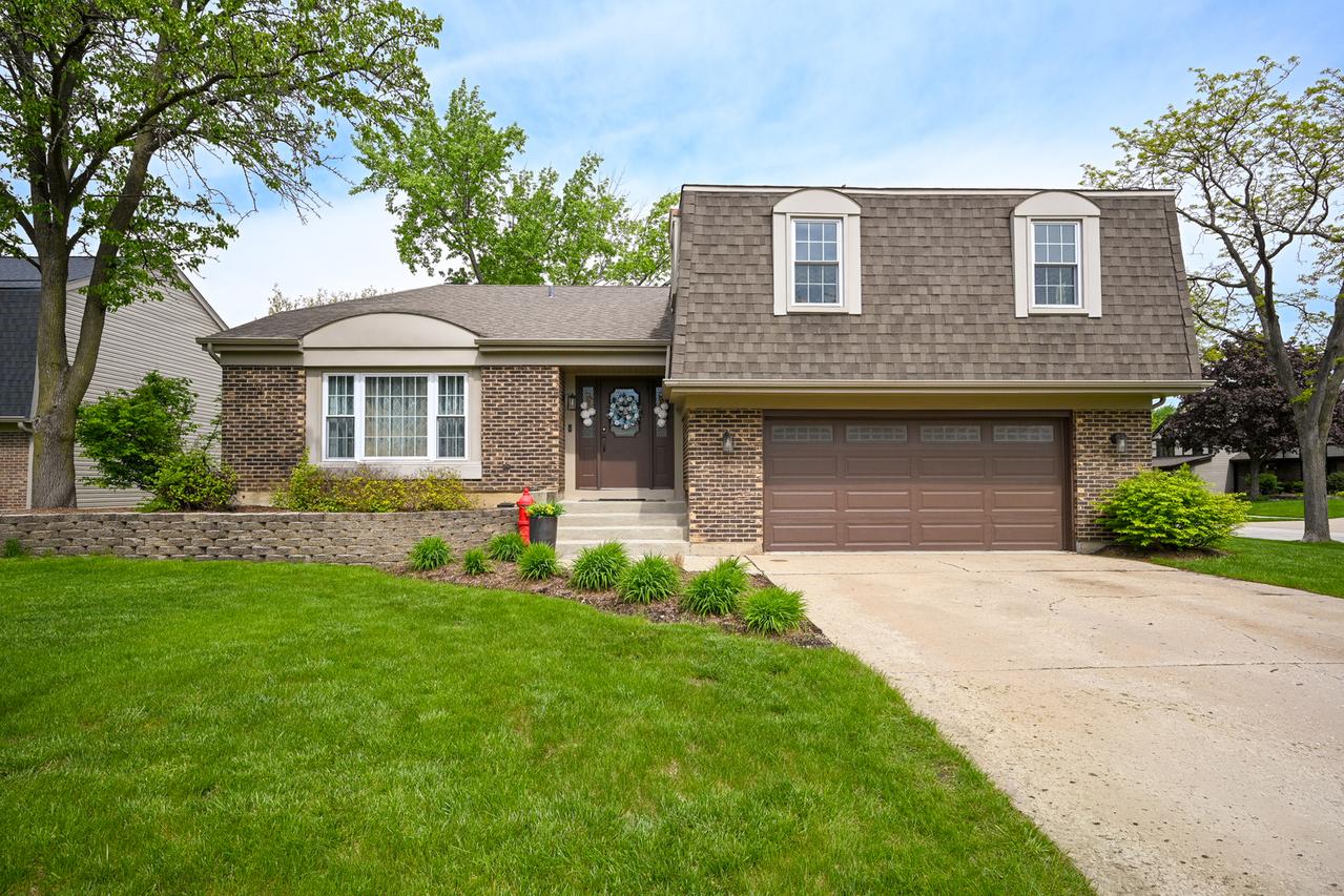 2234 Appleby Dr., Wheaton, IL 60189