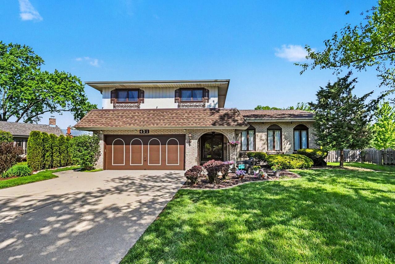 421 E Barclay Ct., Elmhurst, IL 60126