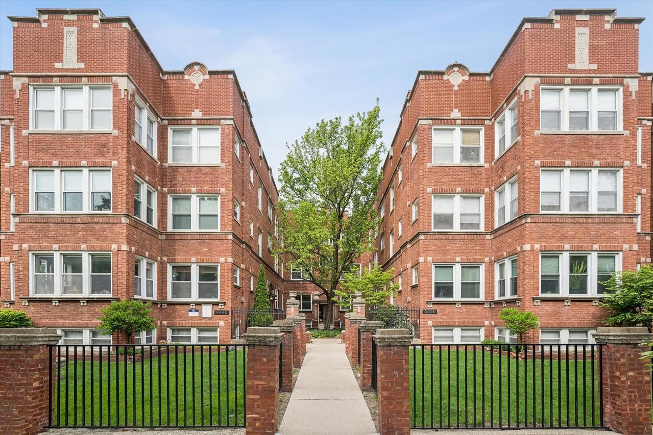 4448 N Beacon St. #3, Chicago, IL 60640