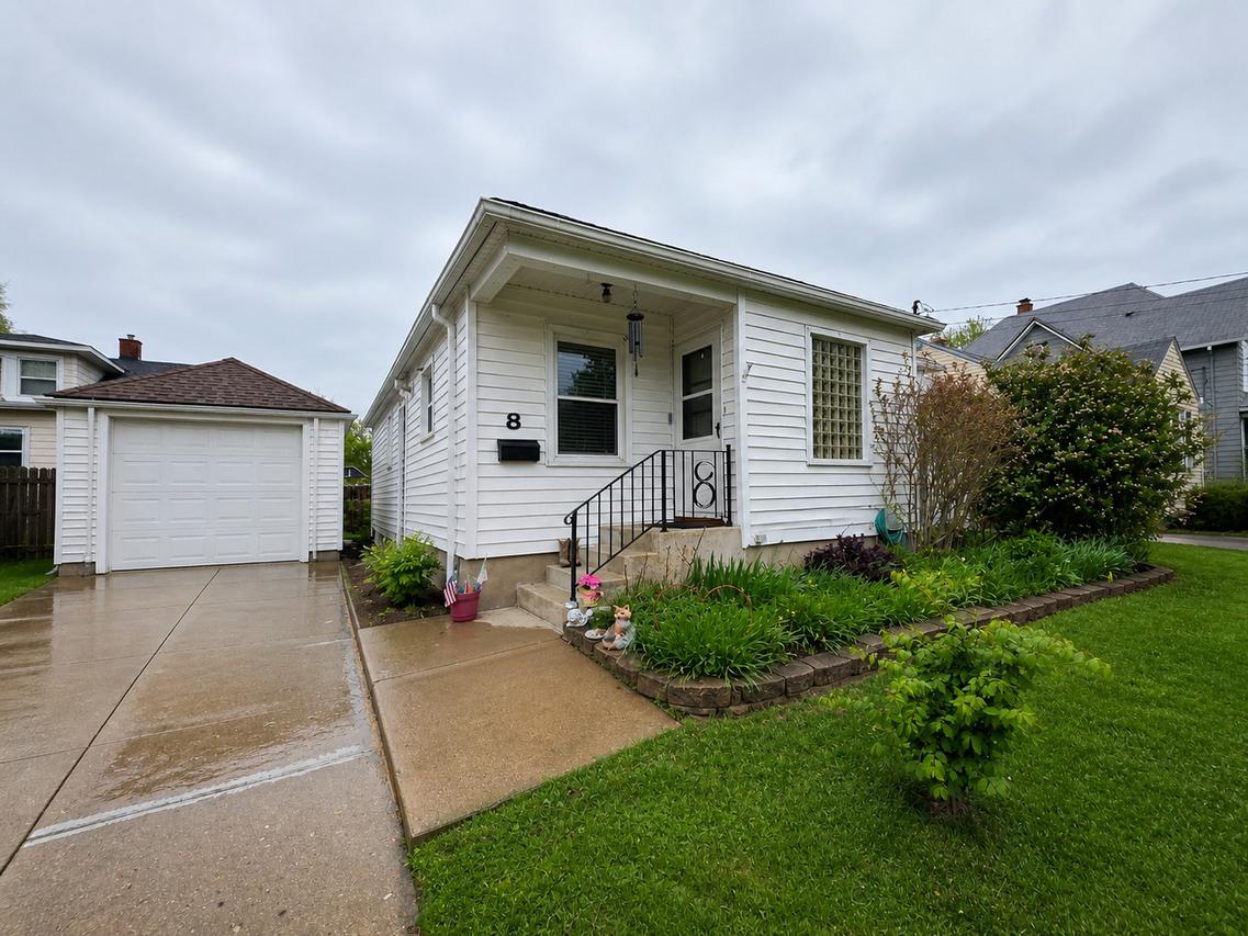 8 Monroe St., Elgin, IL 60123