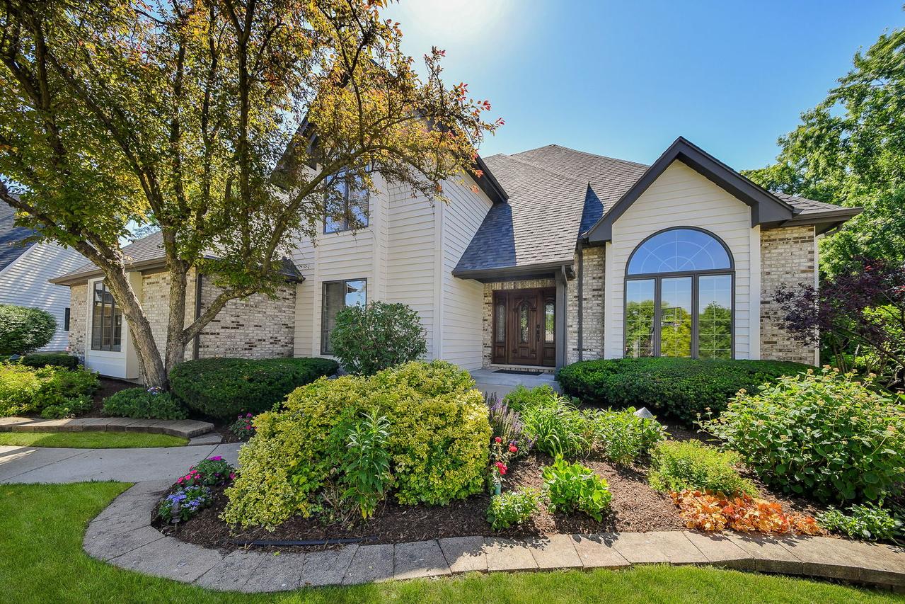103 Hawkins Cir., Wheaton, IL 60189