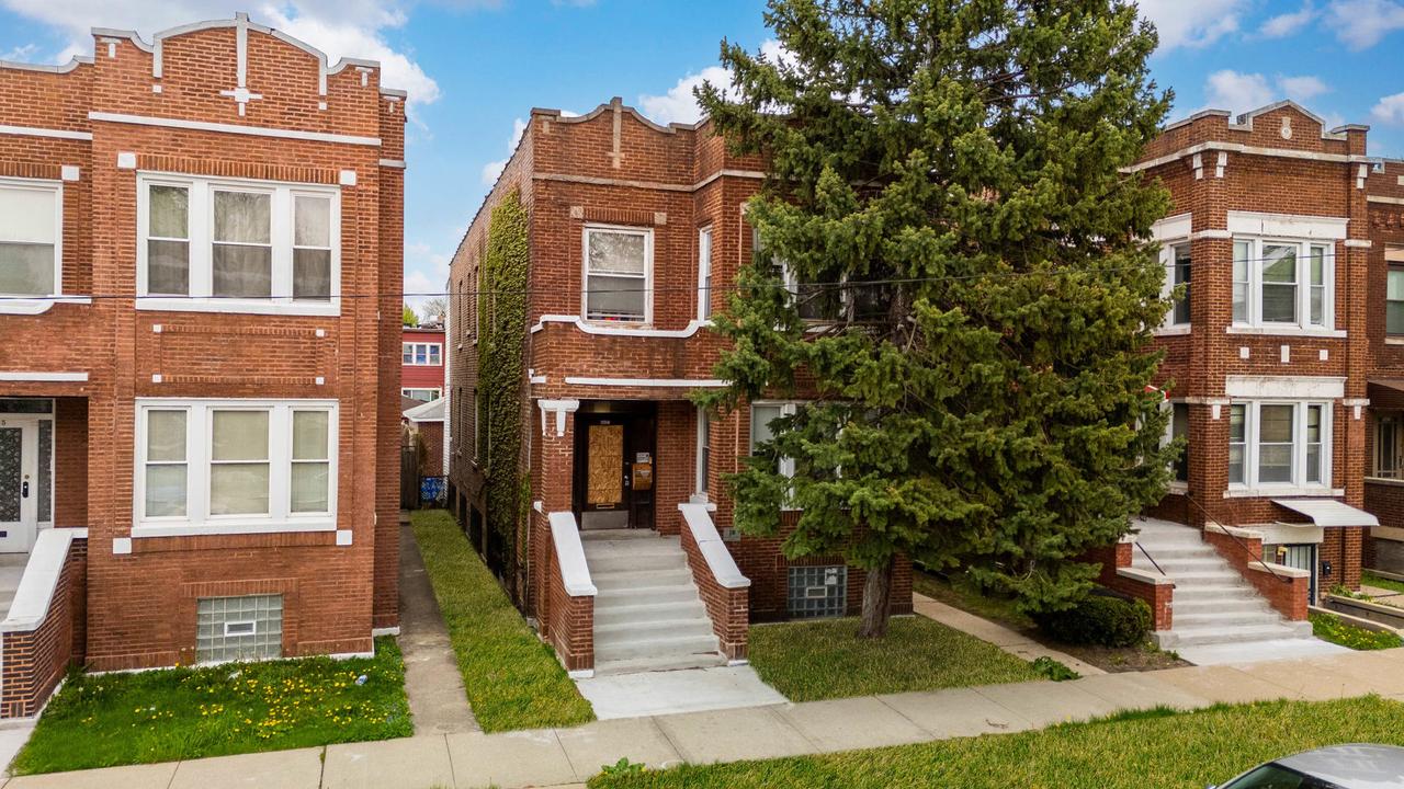 5427 S Hermitage Ave., Chicago, IL 60609