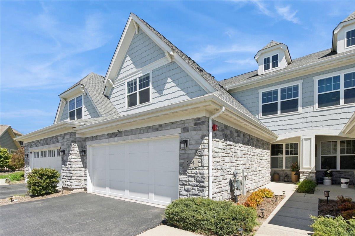 24 Woodland Tr., Lincolnshire, IL 60069