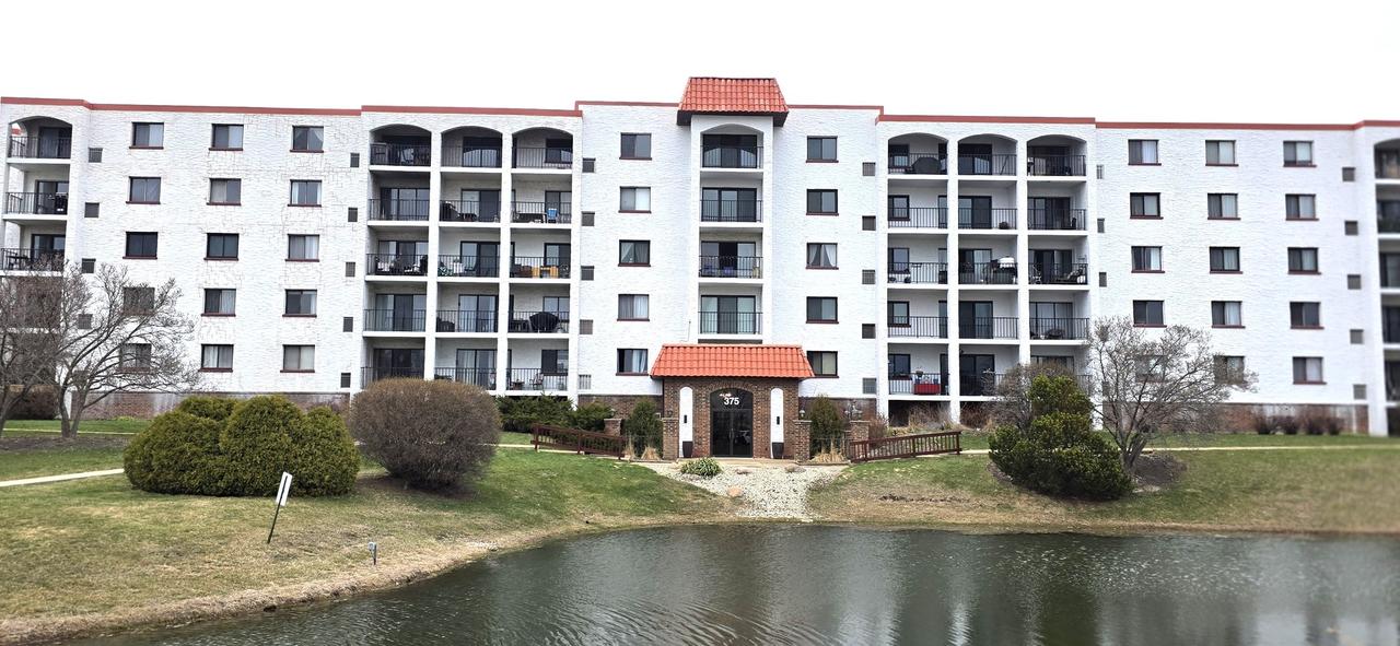 375 Plum Creek Dr. #412, Wheeling, IL 60090