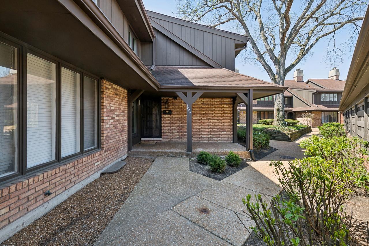 1935 Mission Hills Ln., Northbrook, IL 60062