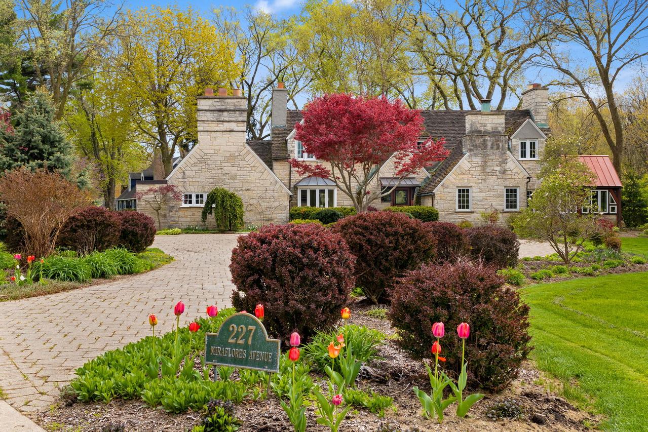 227 Miraflores Ave., Waukegan, IL 60087