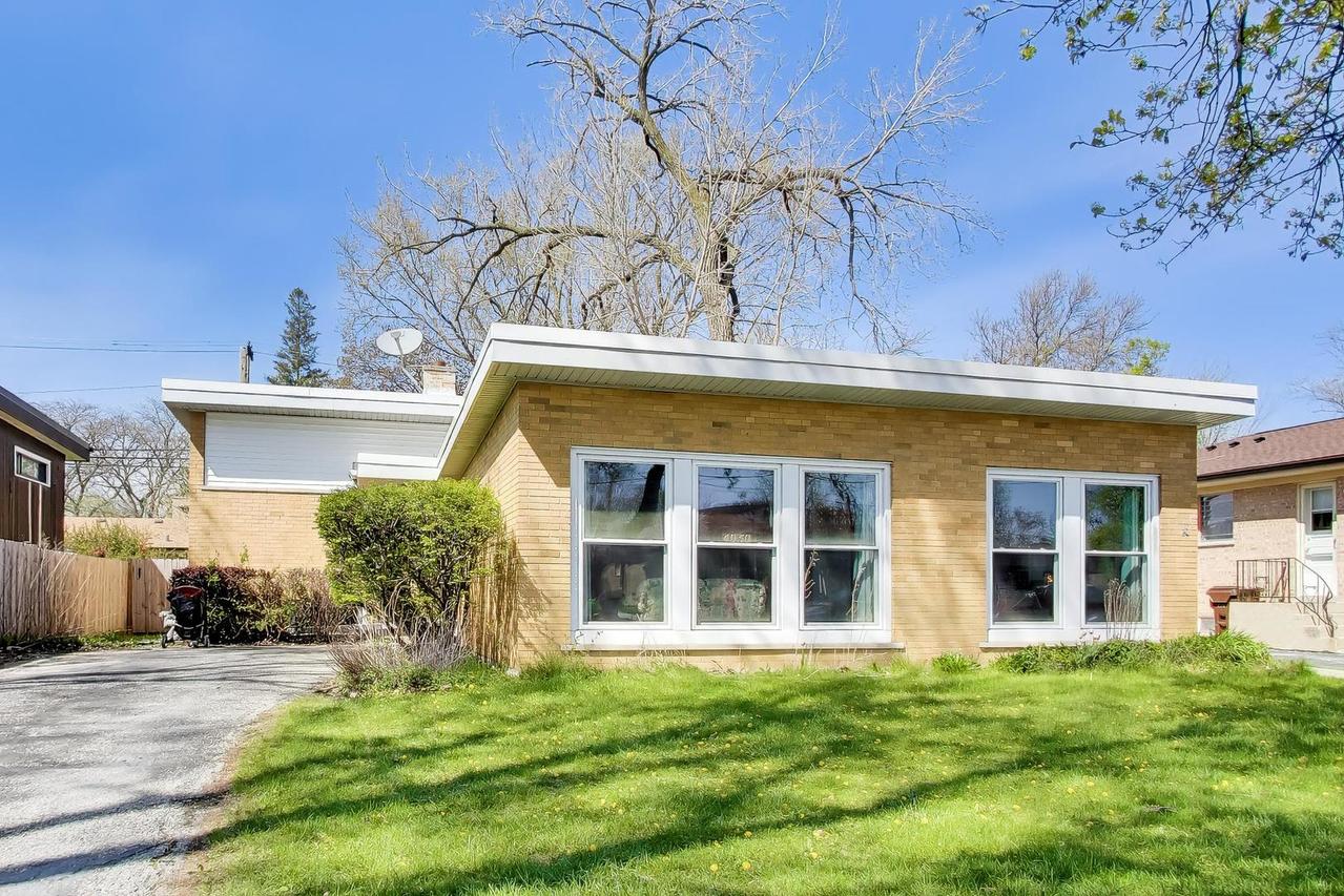 4050 Church St., Skokie, IL 60076