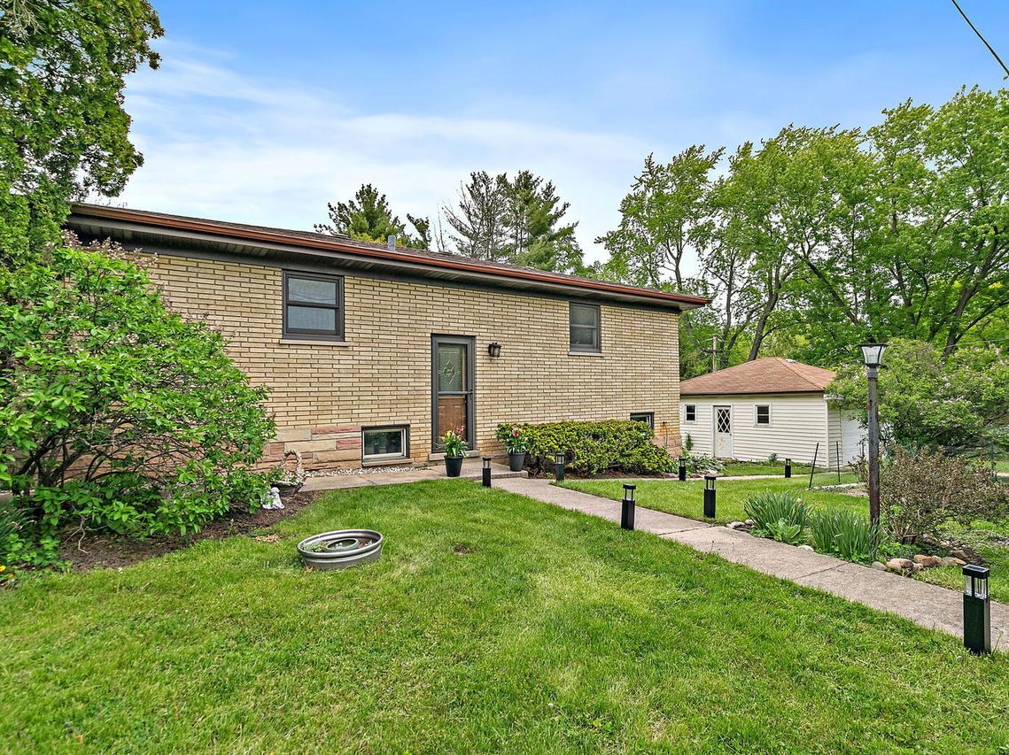 23509 N Garden Ln., Lake Zurich, IL 60047