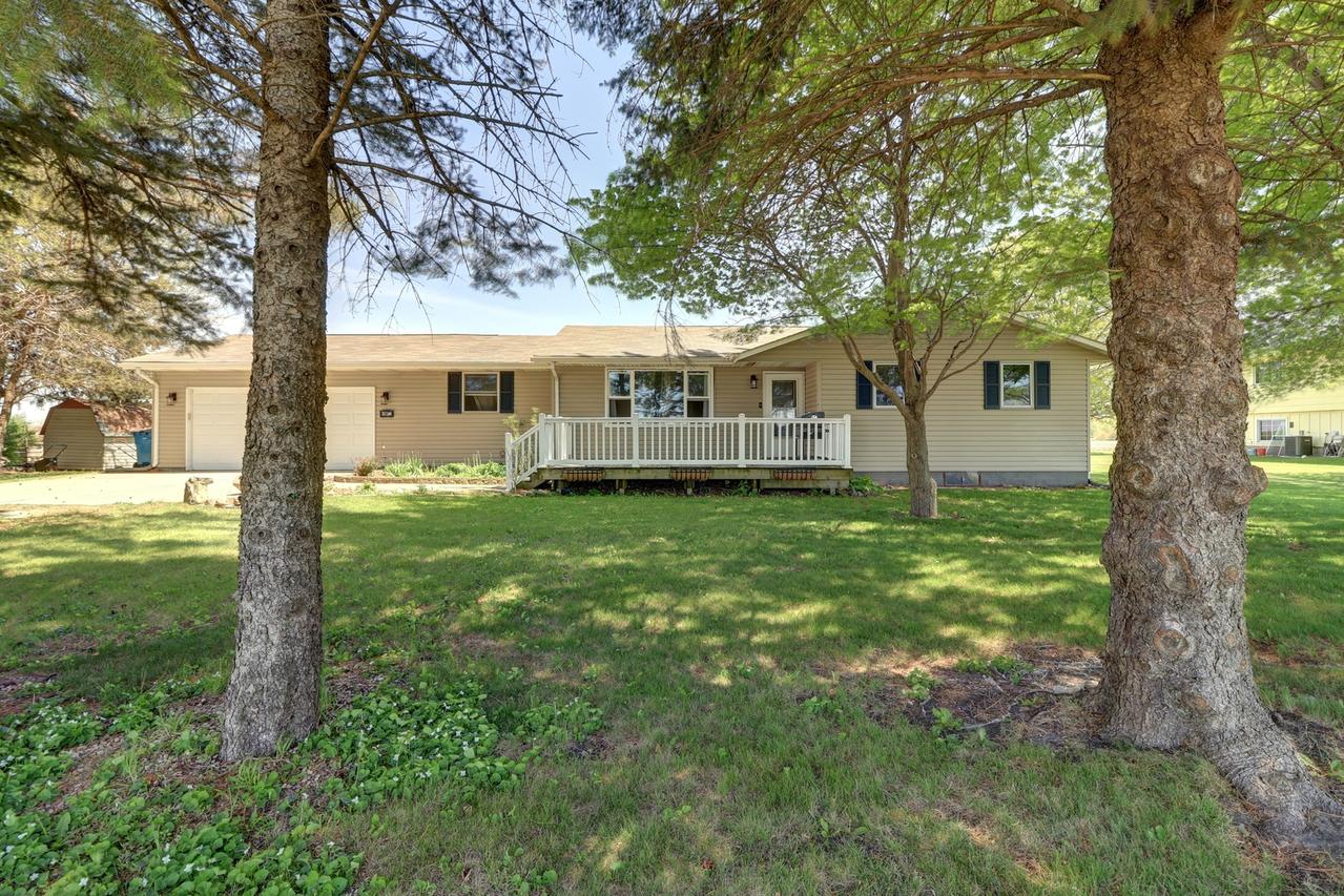 6740 Albany Rd., Erie, IL 61250