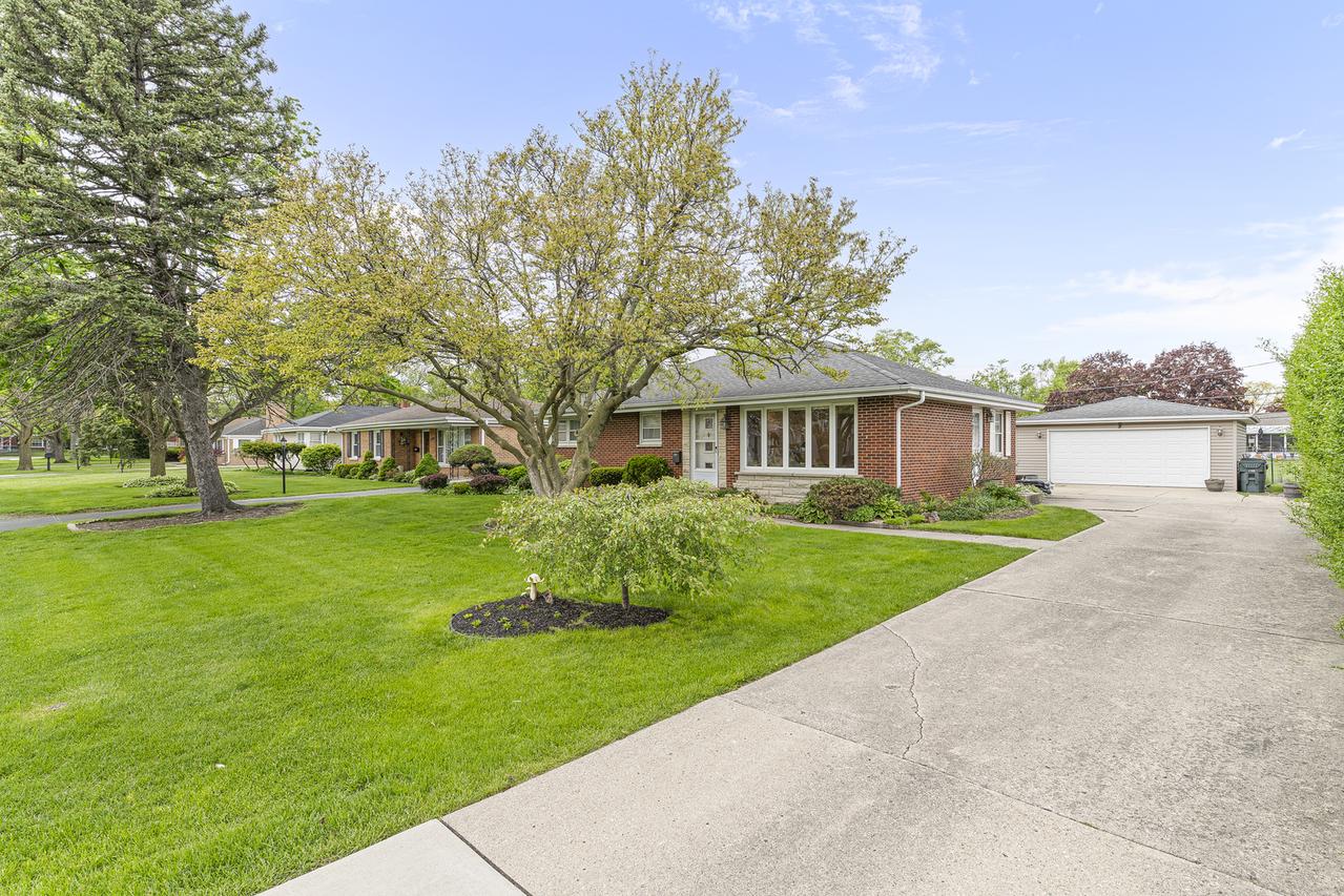 2232 Covert Rd., Glenview, IL 60025