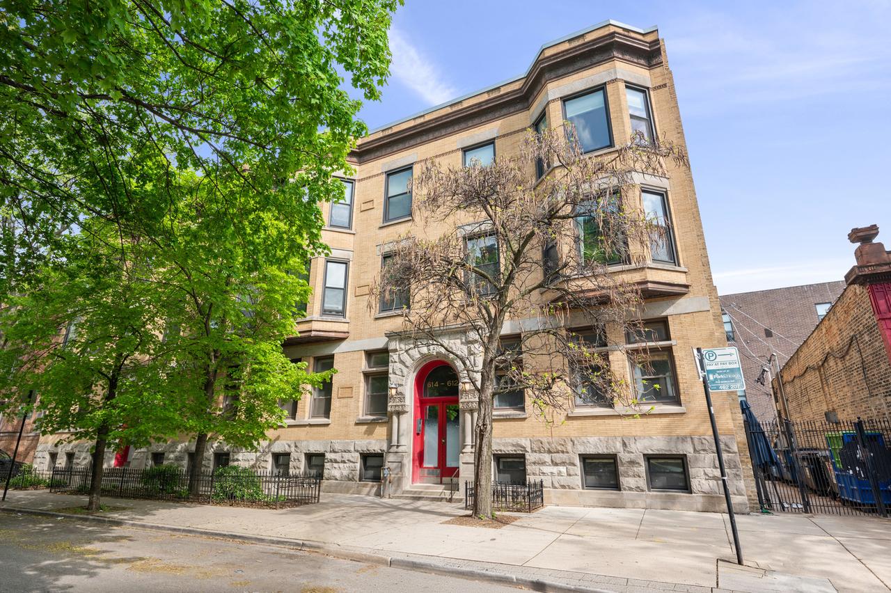 612 W Barry Ave. #1, Chicago, IL 60657