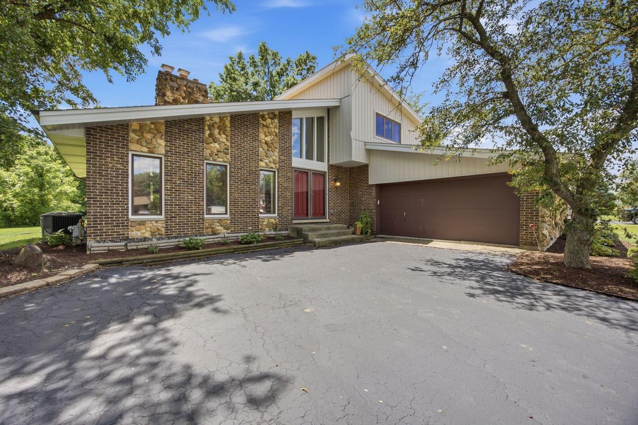 19W471 Deerpath Ln., Lemont, IL 60439